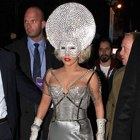 Lady Gaga throws a garage sale